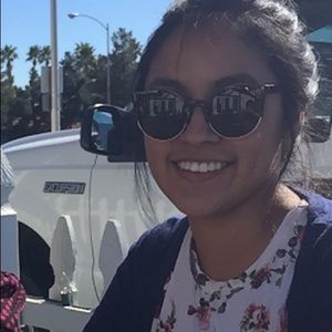 Meet your Posher, Adriana